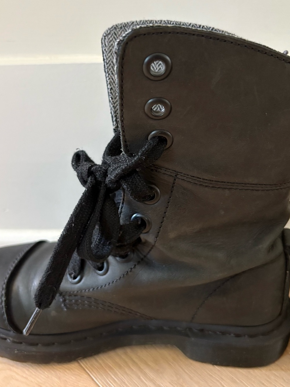 Dr Martens Aimilita W Size 7 Black Leather Fold Down Boots Herringbone - Picture 9 of 13